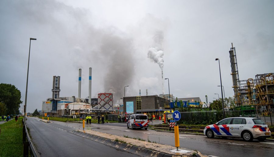 Grote brand AVR Afvalverwerking Rotterdam zorgt voor stankoverlast en rook