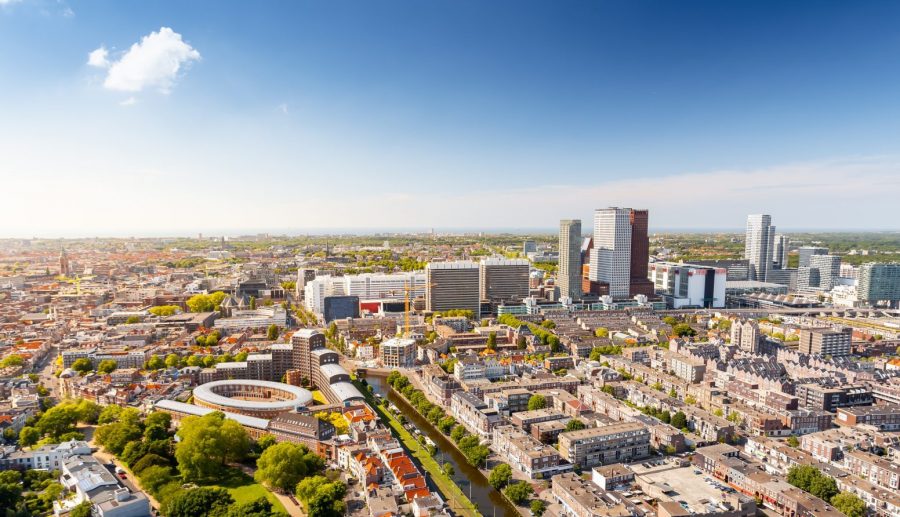 De binnenstad van Den Haag vanuit een helicopter