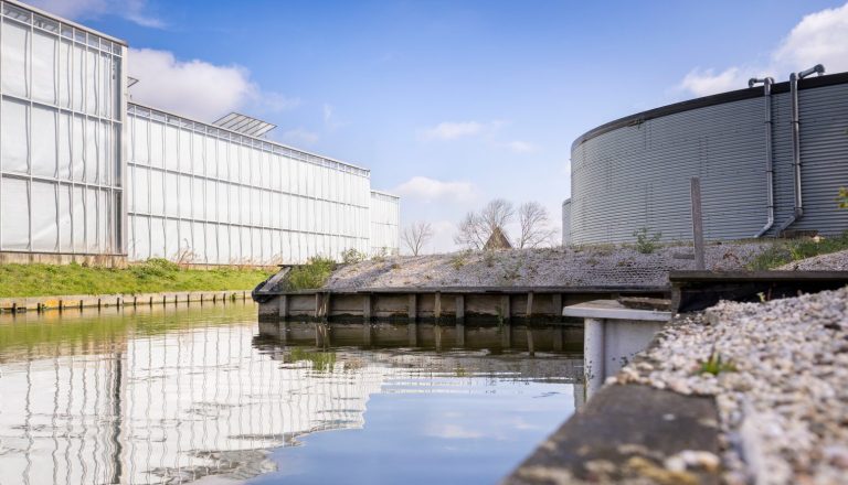 Broeikas met water en hemelwater silo